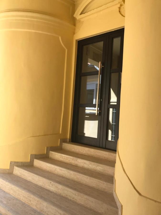 Modern Living Apt - Emberly - Private Parking 노비사드 외부 사진